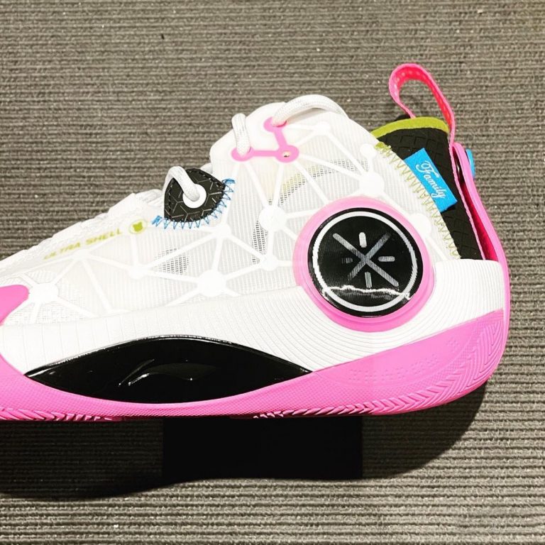 dwyane wade pink shoes