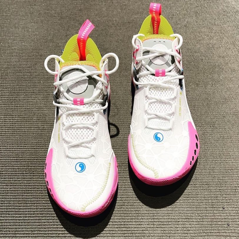 dwyane wade pink shoes