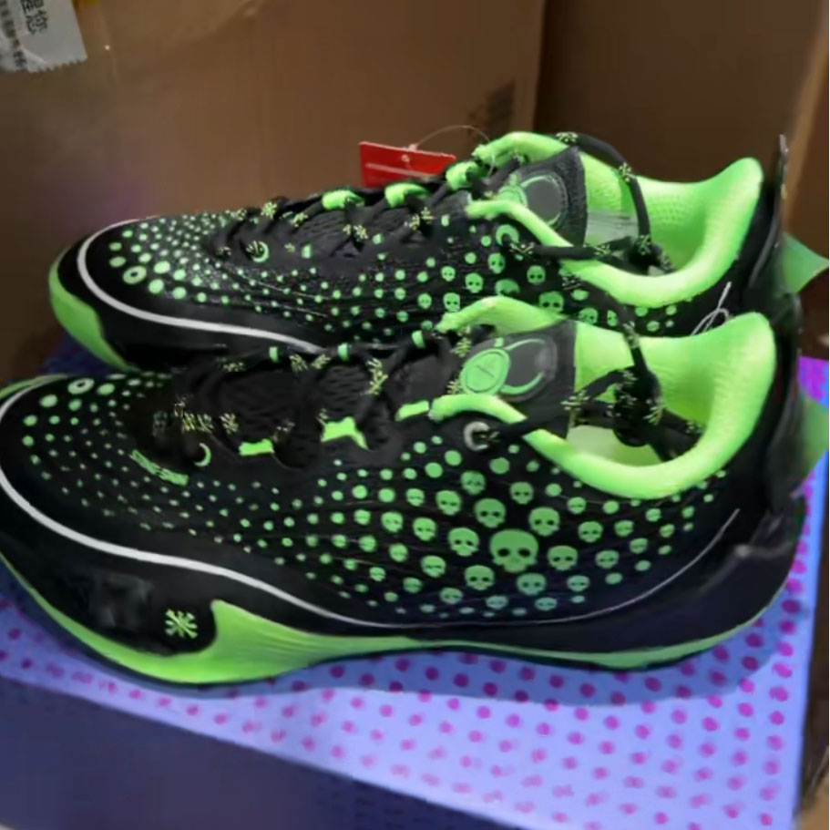Wade 808 6 Ultra Black Green Glow - Image 3